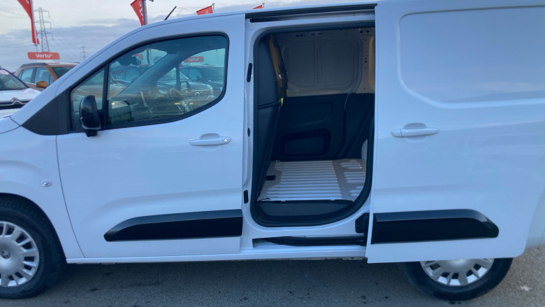 Vauxhall Combo Cargo Combo Electric 100kW Pro 52kWh H1 Van Auto